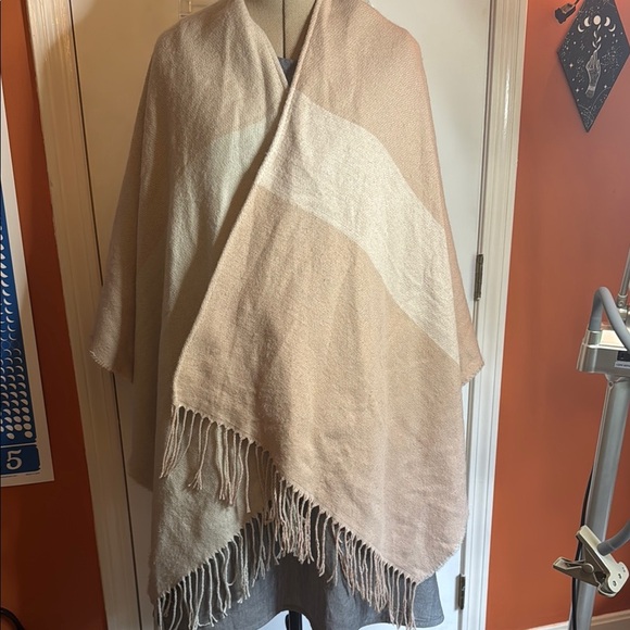 Soia & Kyo Light Tan Shawl - Picture 3 of 4